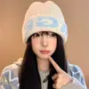 Gorro de lana de punto retro estilo japonés para mujer, nuevo gorro cálido para proteger las orejas de otoño e invierno 2025, gorro de trabajo versátil y que estiliza el rostro