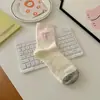 Meias femininas fofas com laço, estilo fino de verão, meias de algodão com bolinhas doces japonesas, confortáveis e macias, meias casuais de cano médio