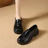 Sapatos Femininos Pequenos de Couro Estilo Britânico Outono Nova Chegada Mocassins Slip-on Versáteis Sola Grossa Bico Redondo Sapatos Únicos para Saias