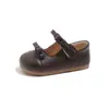 Zapatos de piel para niña, verano 2025, nuevo estilo coreano, moda infantil, zapatos de princesa con lazo, zapatos individuales para bebé con suela suave