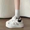 Sapatos Casuais Bordados da Moda 2026 Primavera/Outono Novo Estilo Versátil para Estudantes Sapatos Brancos Design de Nicho Calçados Casuais Femininos