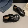 Mocassins de couro macio, com sola grossa e detalhes de fivela, nova coleção outono 2026 feminina, bico em formato de manga, design fofo e peculiar, estilo slip-on, sapatos baixos pretos