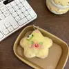 Puesto Callejero de Mercado Nocturno Venta al por Mayor Muñeca Chirriante Colgante de Peluche Muñeca Estrella Accesorios para Mochila Escolar Regalo de Vacaciones
