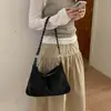 2026 Nova Bolsa de Ombro Retro Nicho Camurça Superfície Fosca Bolsa de Ombro Único Bolsa Tote de Alto Padrão para o Dia a Dia