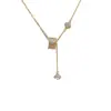Diseño de Nicho de Lujo Ligero con un Toque de Alta Gama, Collar de Flor de Cuatro Hojas con Borlas de Cintura Delgada, Cadena para Clavícula Versátil Dulce y Elegante