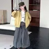 Nueva chaqueta con capucha de otoño para niñas, estilo coreano, con bloques de color, holgada y estiliza la figura, con pantalones de capullos florales, adecuada para salir
