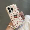 Textura de Couro Bordado Coração Flor de Cerejeira Aplicável à Capa para Celular Apple 16/17 Pro iPhone 18 Cobertura Completa Proteção contra Quedas