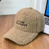 Gorra de Béisbol de Lana de Cordero Bordada con Letras Nueva de Invierno Ins Celebridad de Internet Estudiante Pareja Cálida Versátil Gorra de Pico de Pato