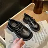 Zapatos de princesa de piel para niña, nuevo estilo primavera 2025 para niños, zapatos sencillos negros para niña pequeña, mocasines estilo británico