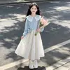 Conjunto de Tricô com Gola Boneca Estilo Primavera e Outono para Meninas Peça Dupla Estilo Coreano Saia Doce para Crianças de Média e Mais Velhas Roupa Estilosa Outono