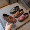 Nuevos Mocasines Estilo Británico para Niños Primavera/Otoño 2026 Zapatos Pequeños de Cuero con Estampado de Leopardo Retro para Niñas Zapatos de Suela Blanda Individuales Modernos