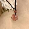 Collar Colgante de Garra de Gato de Cristal de Fresa para Mujer Diseño de Nicho Avanzado Simple Exquisito Fresco Dulce Collar Nuevo
