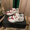 2026 Zapatos Nuevos para Niñas Otoño Superficie de Cuero Zapatos Deportivos Niños Medianos y Grandes Bebé Súper Populares Casual Zapatos Forrest Gump Suela Suave
