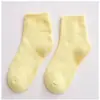 Meias grossas femininas outono e inverno espessadas quentes com forro de fleece altura média do tornozelo meias de inverno toalha de inverno Terry confinamento meias femininas
