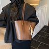 Bolsa Feminina Transfronteiriça Outono e Inverno 2025 Nova Retrô Versátil Simples Bolsa de Ombro Bolsa para Sogra Padrão Trançado Bolsa de Mão Estilo Balde