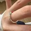 Anillo de Plata de Ley 925 con Patrón de Hierba Tang para Mujer, Diseño de Nicho con Combinación de Colores Dorado y Plateado, Anillo Abierto con Acabado Mate Electro-Blanco para Apilar