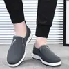 Sapatos de Lona Masculinos de Cano Baixo Sapatos de Pano Velho Pequim Sola Macia Antiderrapante Resistente ao Desgaste Estilo Primavera e Outono Sapatos de Lona Sapatos de Pai para Homens de Meia-Idade e Idosos