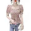 Nuevo estilo diseño francés nicho dulce todo-partido cuello cuadrado oreja de madera pequeño floral gasa jersey manga corta top para mujer
