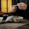 Cenicero de Cerámica Danza de Mariposas Rojas para Sala de Estar, Oficina, Hotel, Hogar, Contenedor de Residuos de Té con Tapa para Evitar que las Cenizas Vuele, Logo Personalizable