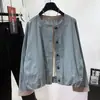 Jaqueta Curta Color Block de Gola Redonda Retrô Primavera 2026 Feminina Solta Emagrecedora Versátil Petite Manga Longa