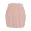 Conjunto de duas peças: um top de malha estilo francês com decote V, ombros à mostra e mangas compridas, combinado com uma minissaia sexy, que modela o corpo e afina a cintura.