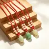 Colar com pingente de jade de fábrica, pequeno lote misto de colar com pingente de jade, este ano, venda quente de colar com pingente de corda vermelha de jade