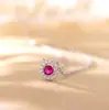 Anel Completo de Diamante em Prata Esterlina S925 Colar de Corindo Vermelho Luxo Acessível para Mulheres Moda Simples Sofisticado Exquisito Versátil Corrente de Clavícula