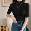Camiseta de corte ajustado con cuello ligeramente alto y mangas de tres cuartos, con un diseño acanalado casual y único para un look favorecedor, adecuada para mujeres que quieren lucir elegantes.