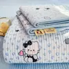 Colcha Matelassê de Algodão Fofo Desenho Animado Conjunto de Três Peças Protetor de Colchão para Dormitório Estudantil Lençol de Cama Cobertor de Cama Universal para Todas as Estações