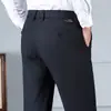 Colección de otoño e invierno: Pantalones casuales para hombre, ligeros, de cintura alta y pierna recta, con una mezcla de lana para una caída suave y un ajuste a medida, perfectos para papás.