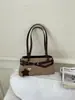 Bolsa de ombro casual transfronteiriça para mulheres, novo modelo 2026, grande capacidade, bolsa de mão fashion, bolsa de ombro simples para o dia a dia, moderna