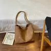 Otoño 2026 Nuevo Bolso Cubo Gran Capacidad Sensación Relajada Para Viajar con Estilo Bolso de Hombro Único Bolso para Mujer Debajo del Brazo