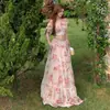 Traje floral estilo resort francés para mujer, puro y suave, top de hombros descubiertos con una falda de dobladillo amplio, falda larga con un ambiente atmosférico