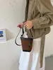 Bolso tipo cubo de cuero mate retro para mujer, nueva colección otoño/invierno 2026, bolso pequeño para teléfono, bolso de hombro ligero y sencillo
