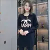 Top Delgado de Longitud Media 2025 con Abertura y Diseño Juvenil, Nueva Sudadera Casual Versátil con Estampado de Letras Otoño e Invierno para Mujer