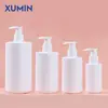 En Stock Botella Pe Xumin de Hombro Plano para Cuidado del Cabello 100-200ml Botella de Champú de Plástico 300-500ml Botella con Bomba para Loción