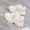 Zapatillas casuales de suela gruesa para mujer, nuevas para otoño e invierno 2026, con una sensación de "pisar mierda", forradas de felpa para abrigar, modelo M8821-1