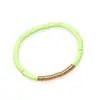 Pulsera de Cuentas de Colores con Acentos Verde Neón y Chapados en Oro Ajustable Ligera y Moderna para Uso Casual y de Playa Perfecta para Combinar o Usar Sola Material de Cerámica Suave Cómoda y Duradera