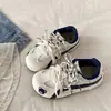 Sapatos de pão feio-fofos para mulheres, novos tênis slip-on brancos primavera-verão 2026, tênis casuais de moda versáteis da moda coreana para mulheres