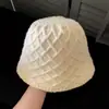 Sombrero tipo cubo de punto con patrón de rombos estilo japonés para mujer, adecuado para otoño e invierno, te mantiene abrigada, hace que tu cara se vea más pequeña y es perfecto para personas con cabezas más grandes.