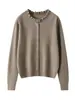 Abrigo cárdigan de borde de oreja de madera 100% lana 2026 Otoño/Invierno nuevo color liso cierre de botón pegajoso suave prenda de punto exterior para mujer