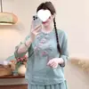 Estilo étnico verano nuevo estilo chino algodón lino retro camisa con cuello diagonal, vestido de té abotonado artístico, top bordado de manga tres cuartos