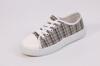 Una generación de zapatos de lona de primavera y verano para estudiantes femeninas, cómodos zapatos casuales de tabla plana, pequeños zapatos de plataforma con cordones y viento fragante.