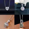 Venta caliente en vivo collar de moissanita simulada de 2 quilates cadena para clavícula de mujer ocho corazones ocho flechas colgante de circonita cúbica joyería