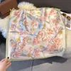 Bufanda Cuadrada de Moda Versátil Estilo Coreano 2025 70% Seda Sintética para Mujer con Acabado de Alta Gama, Protección para el Cuello y Bufanda para Cuello de Abrigo