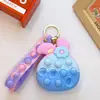 Liquidación de colección de llaveros colgantes de personajes de dibujos animados IP auténticos, lindos colgantes de estrella-luna-conejo para bolsos de niñas, stock para vendedores ambulantes