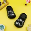 2026 Nuevo Modelo Zuecos Infantiles de Plata Modernos con Protección Solar, Lindos Zuecos para Niños con Suelas Gruesas para Uso en Exteriores, Zapatos para Playa y Jardín, Sandalias