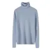 Colección de otoño e invierno: Camisa básica de color liso, ajustada y con capas, de cuello semi alto con cuello de contraste, perfecta para crear un look en capas con estilo con un jersey de lana.