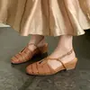 Sandalias Romanas Tejidas Artísticas Caladas Transpirables Cómodas con Tacón de Cuña 2026 Tacón Medio de Tira Cruzada Punta Redonda Espalda Abierta para Mujer