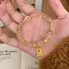 Pulseira Flor de Disco Escovado Vintage com Enrolamento de Contas, Novo Acessório de Pulseira Dourado de Alto Valor Criativo de Luxo Leve para Mulheres